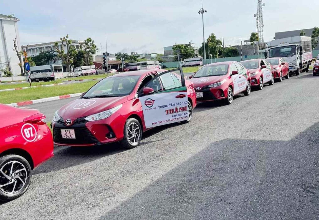 TRƯỜNG ĐÀO TẠO LÁI XE THÀNH CÔNG